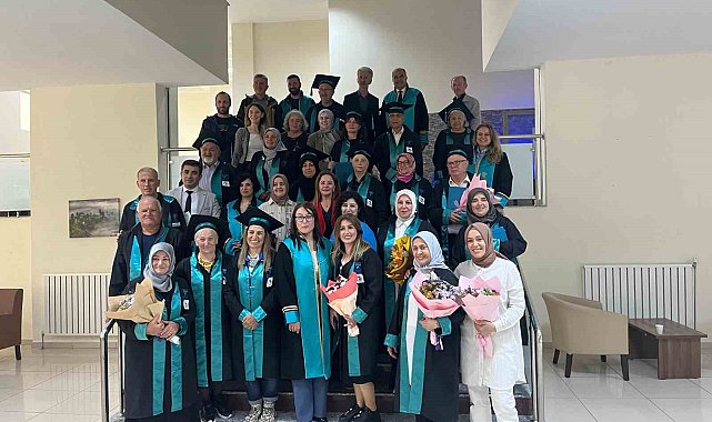 Rize'de 3. yaş üniversitesi ilk mezunlarını verdi