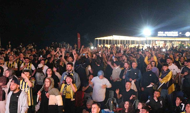 Rize'de Fenerbahçelilerden şampiyonluk kutlaması