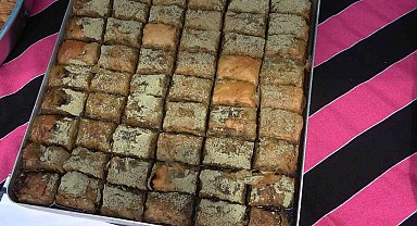 Rize'de Türk Mutfağı lezzetleri görücüye çıktı en fazla ilgiyi çay aromalı baklava çekti