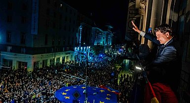 Romanya'da cumhurbaşkanlığı seçimini AB ve NATO yanlısı aday Nicusor Dan kazandı