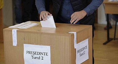 Romanya'da halk cumhurbaşkanlığı seçimi ikinci tur oylaması için sandık başında