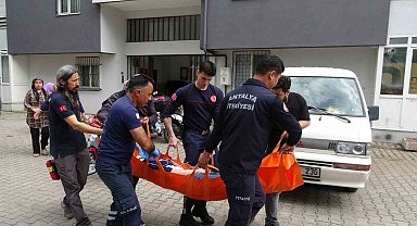 Sağlık ekiplerinin müdahalesi ile hayata döndürüldü, öldüğünü düşünen yakını "Beni de öldürün" diyerek feryat etti