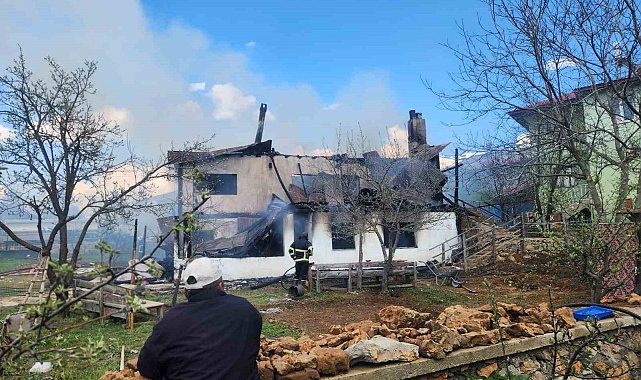 Saimbeyli'de yanan ev kullanılmaz hale geldi