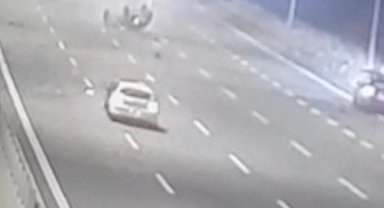 Sakarya'da feci kaza: 9 yaşındaki çocuk taklalar atan otomobilden yola savruldu