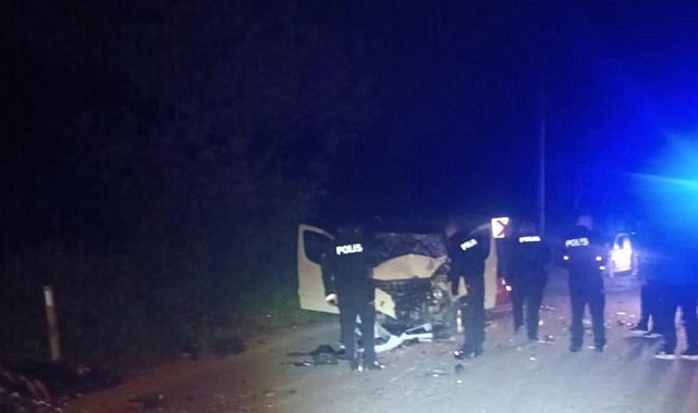 Sakarya'da otomobilin çarptığı motosiklet paramparça oldu: Motokurye hayatını kaybetti