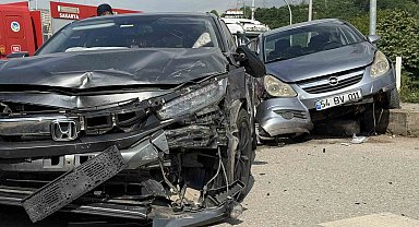 Sakarya'da otomobiller çarpıştı: 4 yaralı