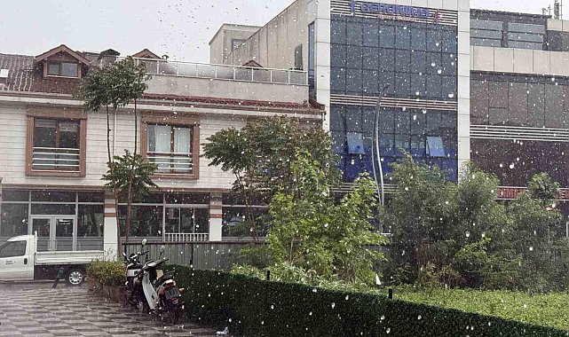 Sakarya'da sağanak, dolu ve fırtına aynı anda etkili oldu