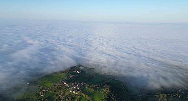 Sakin şehirde sis güzelliği