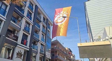 Salihli'de caddelere Galatasaray bayrakları asıldı