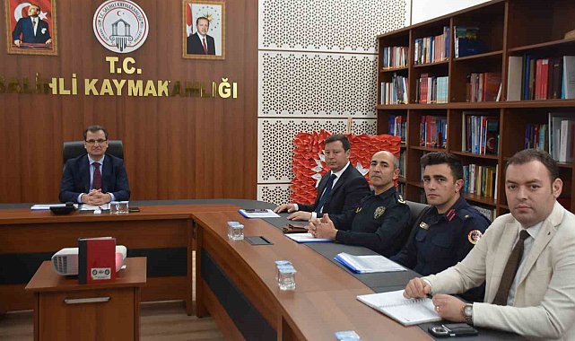 Salihli'de metruk binaların yıkılmasına yönelik toplantı yapıldı