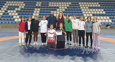 Salihlili güreşçiler, Rize'den madalyalarla döndü