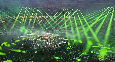 Şampiyon Kocaelispor kupasını binlerce taraftarı önünde kaldırdı
