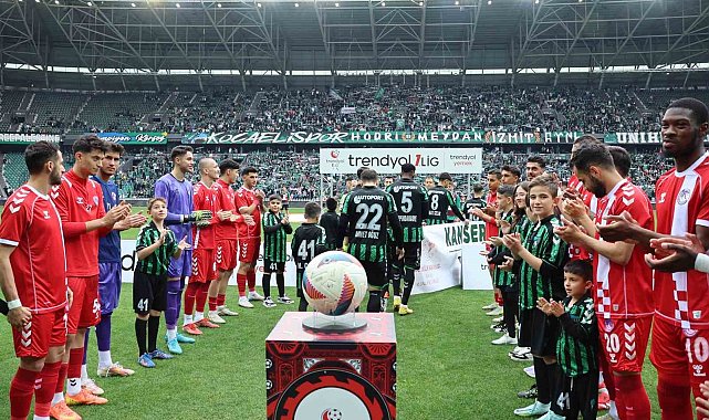 Şampiyon Kocaelispor son maçına alkışlarla çıktı
