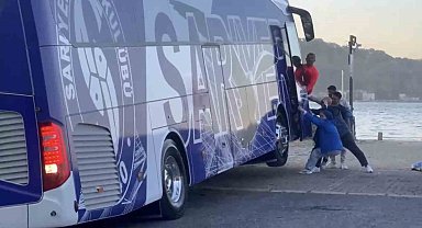 Şampiyon Sarıyer'in otobüsü devrilmekten son anda kurtuldu