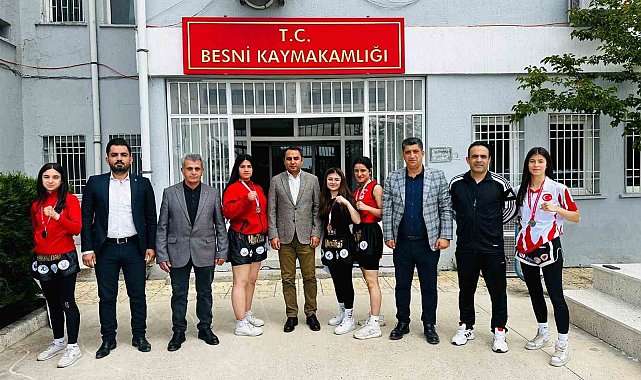 Şampiyon sporculardan Kaymakam Partal'a ziyaret