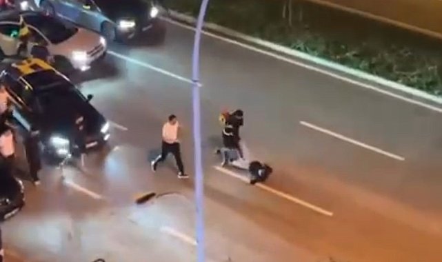 Şampiyonluk kutlamasında trafik durdu, yumruklar konuştu