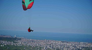 Samsun semaları yamaç paraşütleri ile şenlendi
