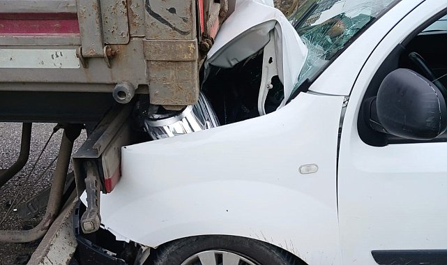 Samsun'da hafif ticari araç tıra çarptı: 1 yaralı