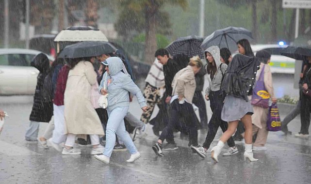 Samsun'da sağanak yağmur ve dolu hayatı olumsuz etkiledi