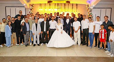 Samsunsporlu futbolcu dünya evine girdi: Takım arkadaşları yalnız bırakmadı