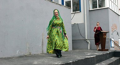 Sandıktan podyuma: 80 yıllık giysiler yeniden hayat buldu