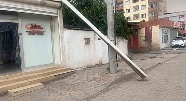 Şanlıurfa'da fırtına sürücülere zor anlar yaşattı