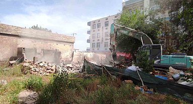 Şanlıurfa'da ilginç yıkım