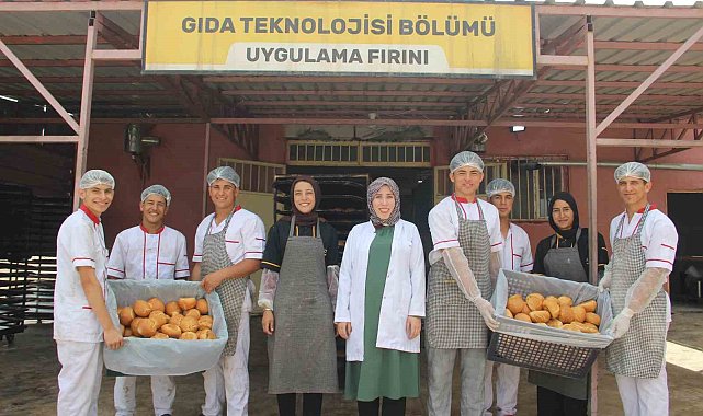 Şanlıurfa'da meslek lisesi öğrencileri günlük 16 bin ekmek üretiyor