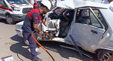 Şanlıurfa'daki zincirleme kazada araçta sıkışan 2 kişi yaralandı