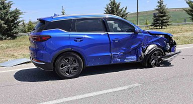 Saraykent'te traktörle otomobil çarpıştı: 3 yaralı