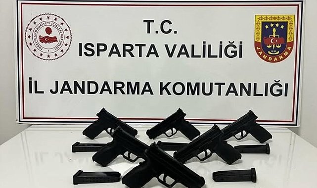 Şarkikaraağaç'ta ruhsatsız silah operasyonu