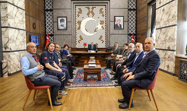 Şehit ailelerinden Vali Çelik'e ziyaret