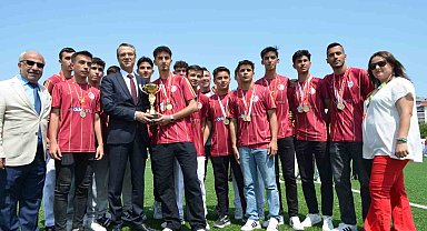 Selendi'de 19 Mayıs coşkuyla kutlandı