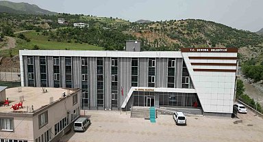 Şenoba belde belediyesi toprak yolları kilitli parke taşları ile döşüyor