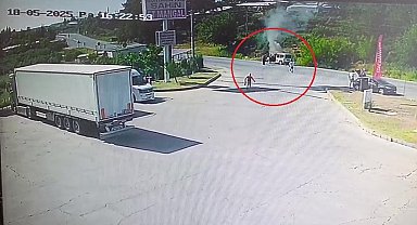 Seyir halindeki araç yandı, ilk müdahaleyi vatandaşlar yaptı