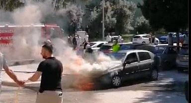 Seyir halindeki otomobil alev alev yandı