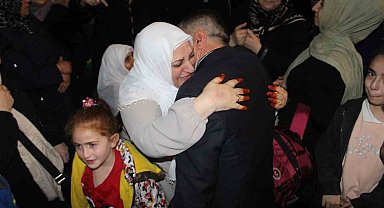 Siirt'in hacı adayları kutsal topraklara gözyaşlarıyla uğurlandı