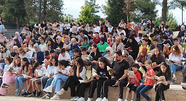 Siirt'te öğrenciler ve veliler birlikte kitap okudu