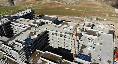 Siirt'te sismik izolatörlü hastane inşaatı devam ediyor