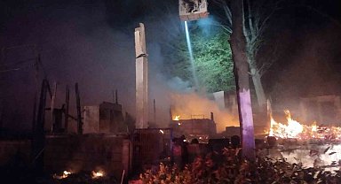 Şile'de büyük yangın: Yan yana bulunan 6 restoran alev alev yandı