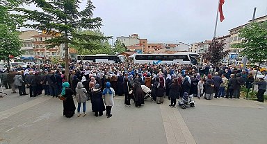 Simav'dan 80 hacı adayı dualarla kutsal topraklara uğurlandı