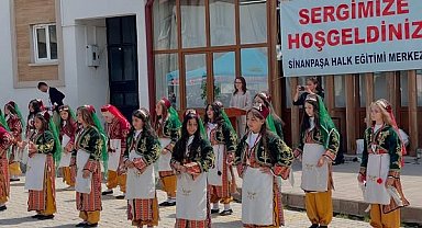 Sinanpaşa'da Hayat Boyu Öğrenme Haftası Yıl Sonu Sergisi açıldı