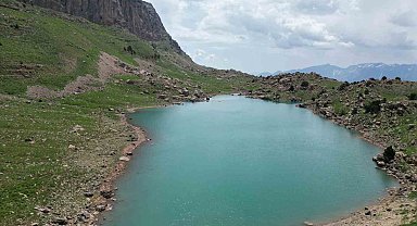 Şırnak'ta 3 bin rakımda bulunan göl havadan görüntülendi