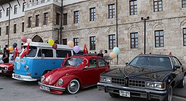 Sivas Uluslararası Film Festivali, kortej yürüyüşü ile başladı