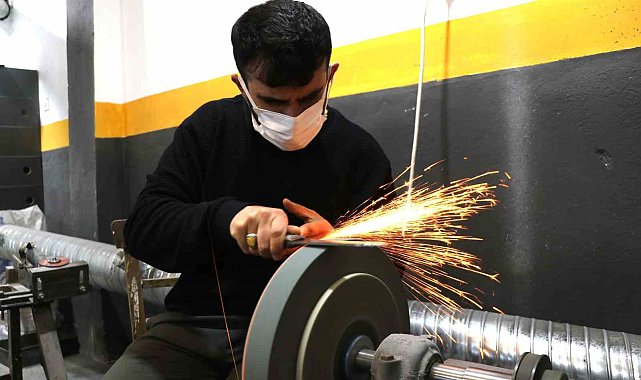 Sivas'ta bıçakçılar Kurban Bayramı için kolları sıvadı