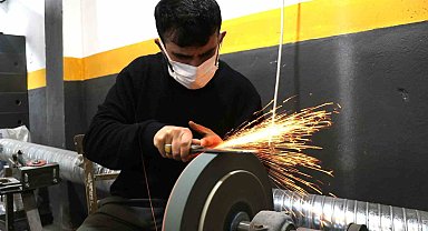 Sivas'ta bıçakçılar Kurban Bayramı için kolları sıvadı