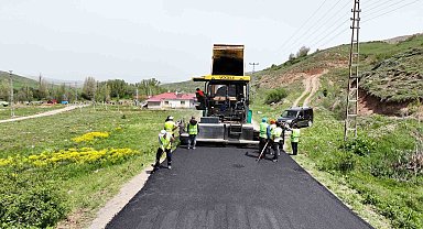 Sivas'ta köy yollarının standardı yükseliyor