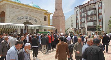 Sivas'ta rahatsızlanan ilkokul öğrencisi hayatını kaybetti