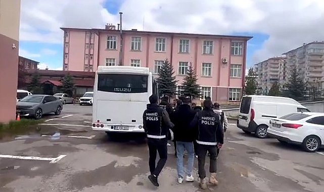 Sivas'ta uyuşturucu ticaretine yönelik yapılan operasyonda 8 kişi tutuklandı