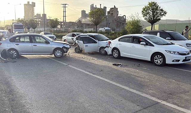 Sivas'ta zincirleme trafik kazası: 4 yaralı